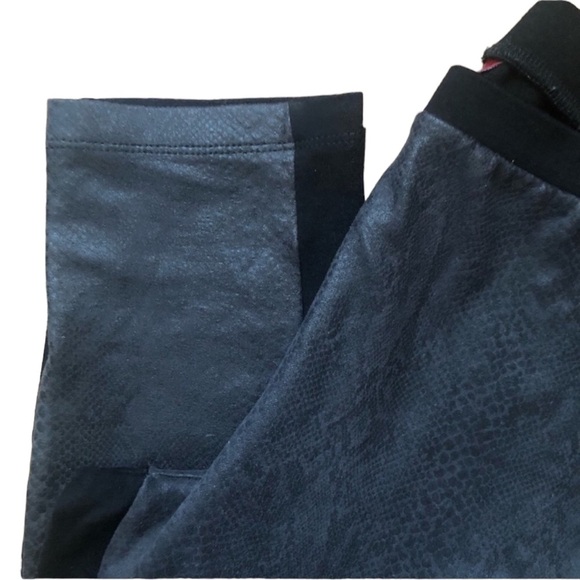 Saks 5th ave Black snake print 2 tone leggings size med - Picture 4 of 8